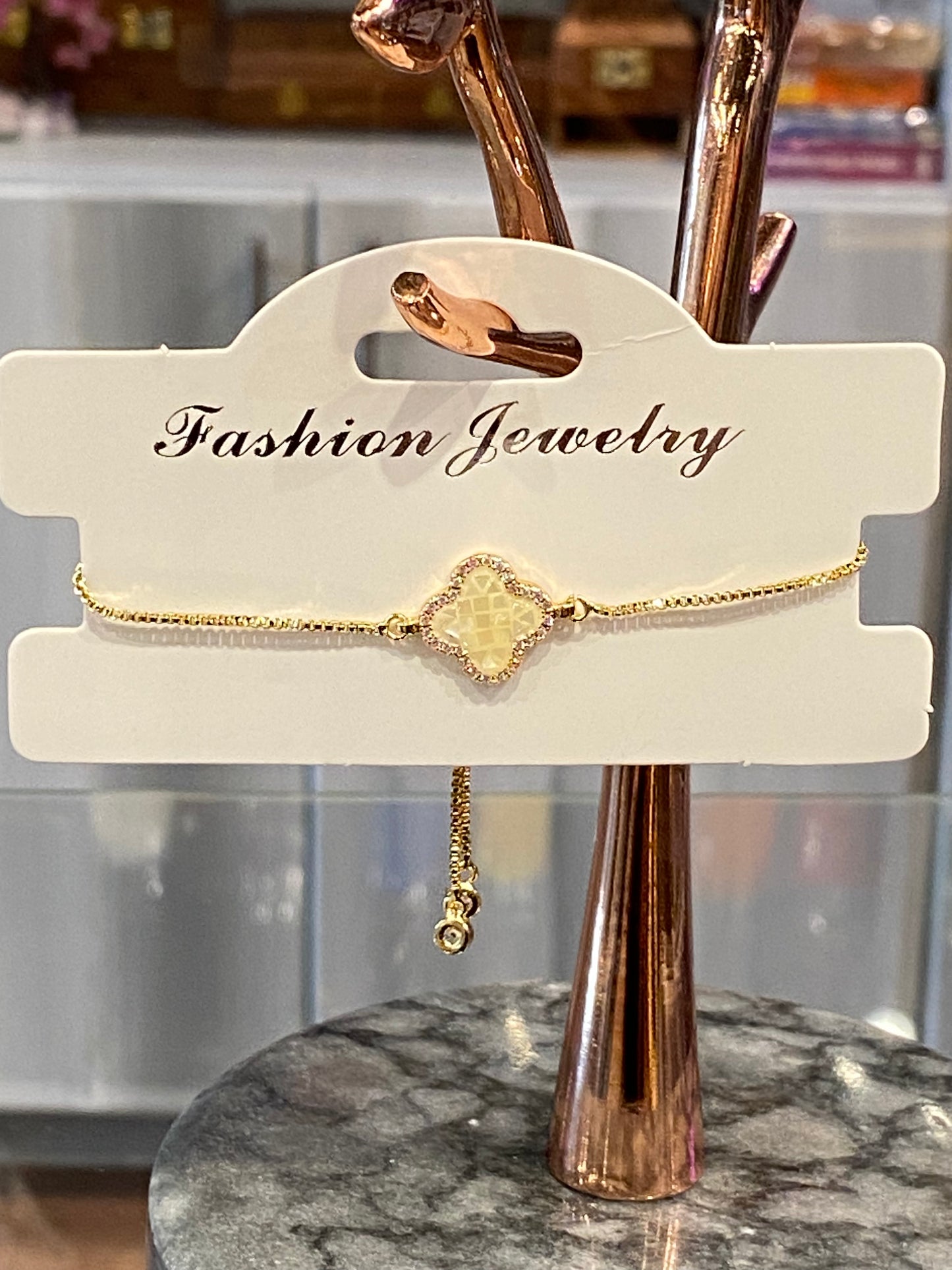 Fashion Jewelry Dainty Gold Color Clover With White Pearl Stone Bracelet