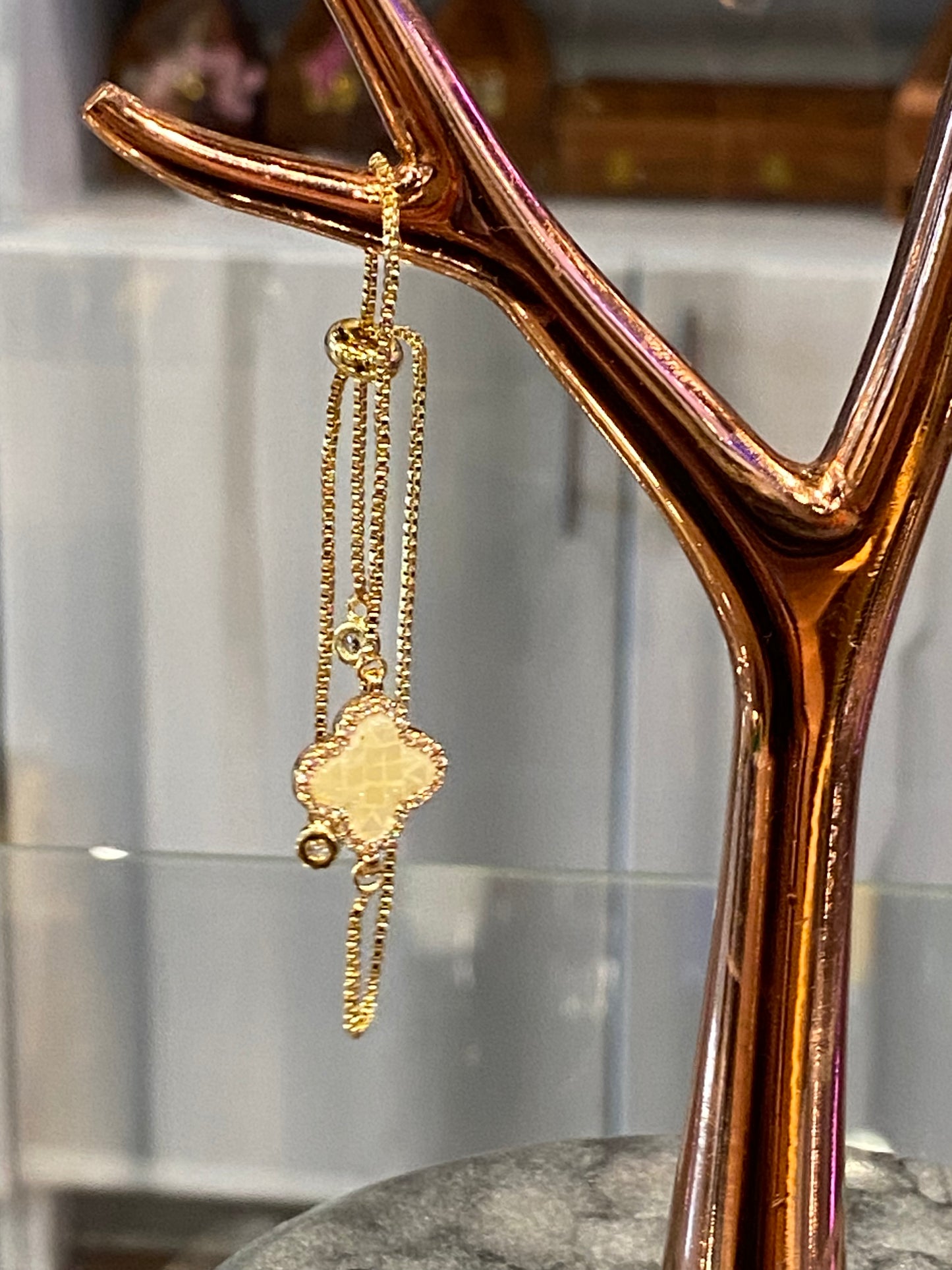 Fashion Jewelry Dainty Gold Color Clover With White Pearl Stone Bracelet