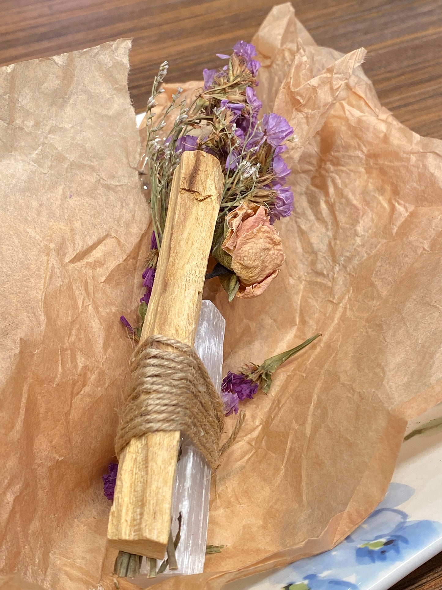 Palo Santo Flora Bundle with Selenite