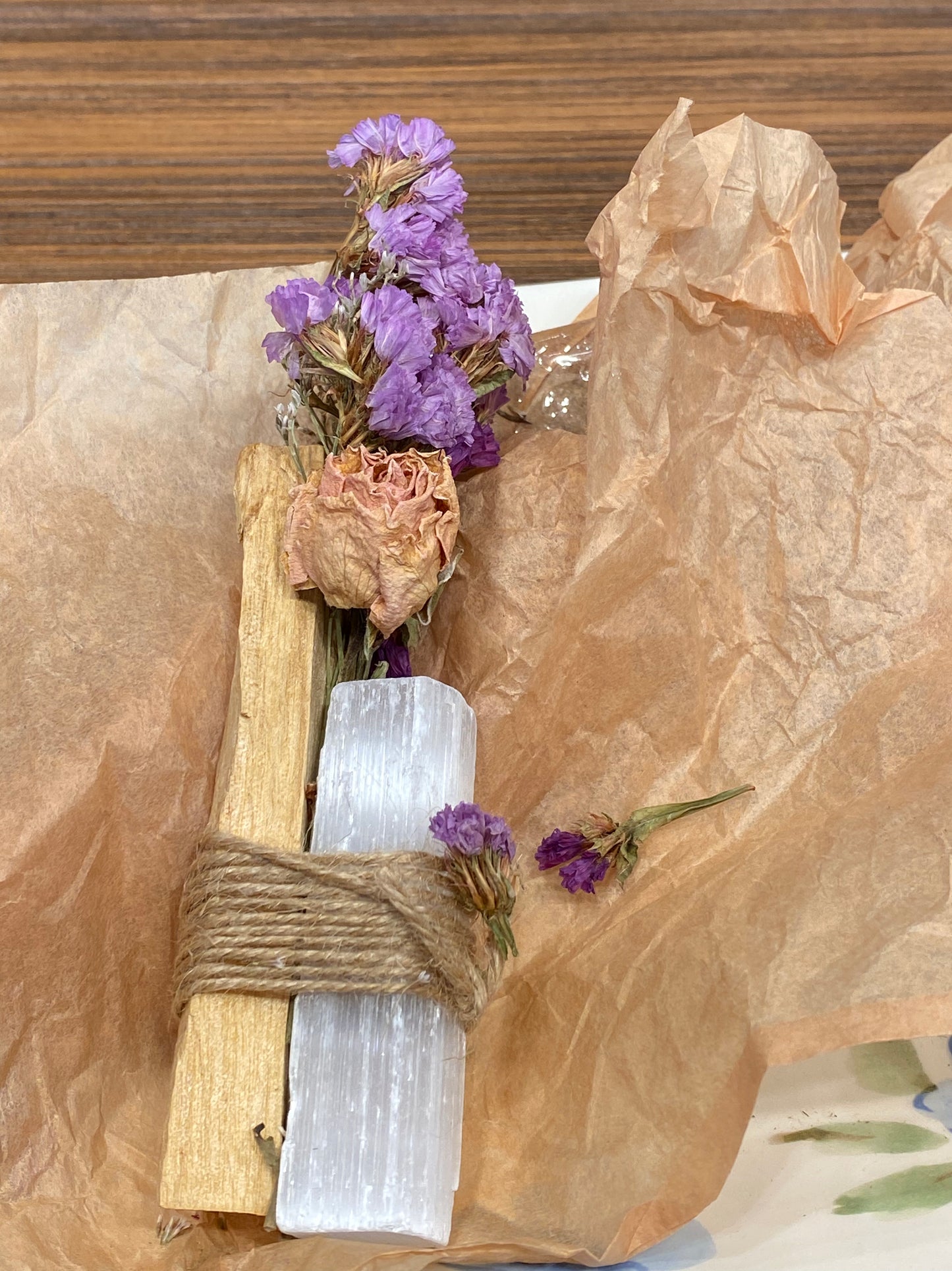 Palo Santo Flora Bundle with Selenite