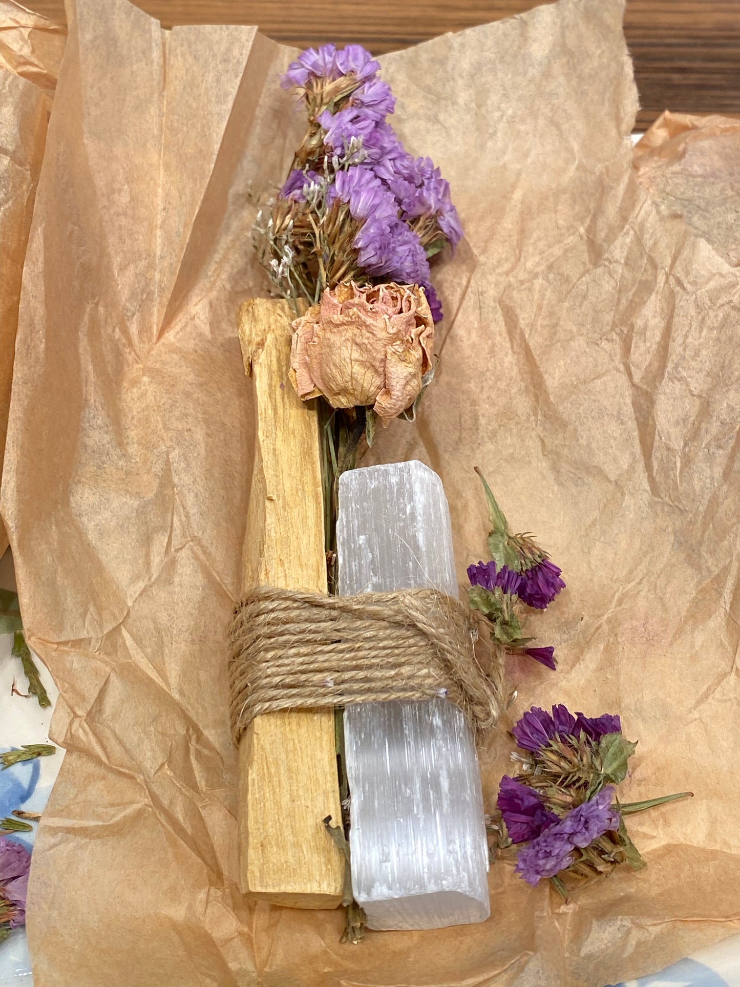 Palo Santo Flora Bundle with Selenite