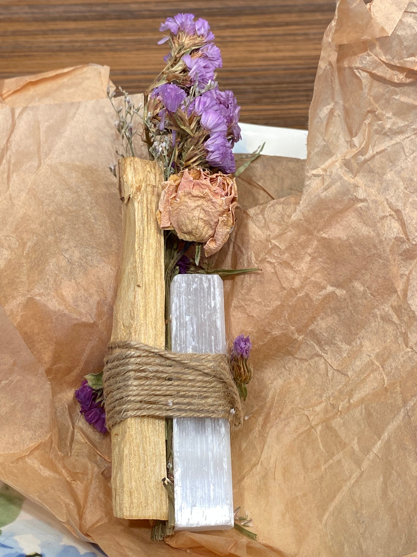 Palo Santo Flora Bundle with Selenite