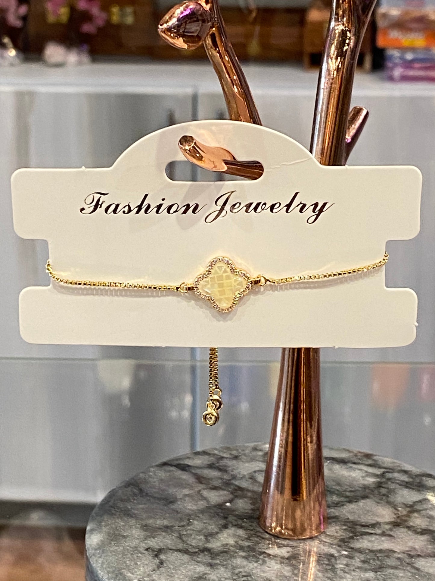 Fashion Jewelry Dainty Gold Color Clover With White Pearl Stone Bracelet