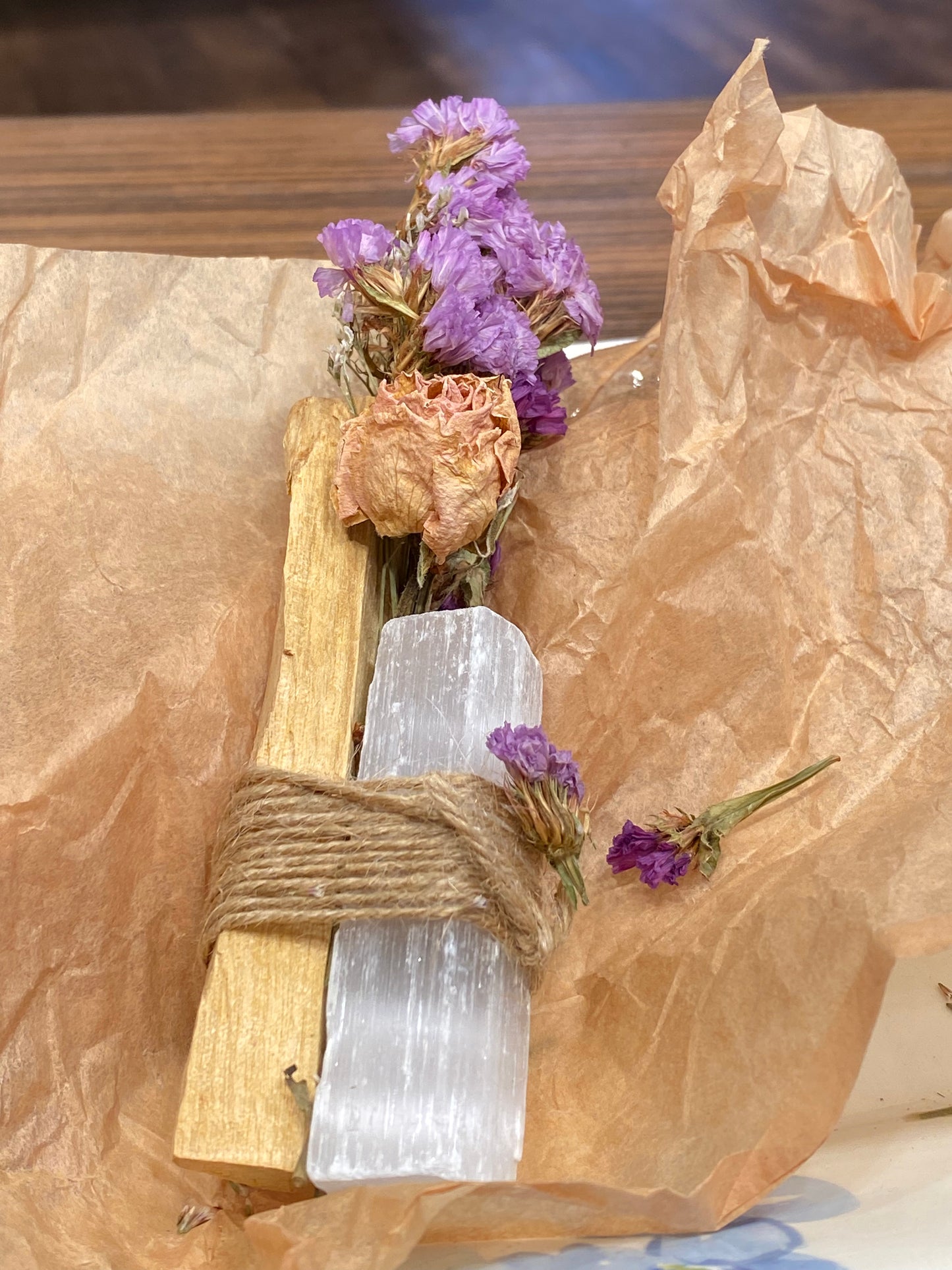 Palo Santo Flora Bundle with Selenite