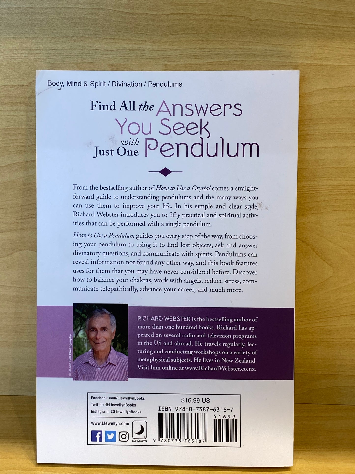 How to Use a Pendulum: 50 Practical Rituals and Spiritual Activities for Clarity and Guidance