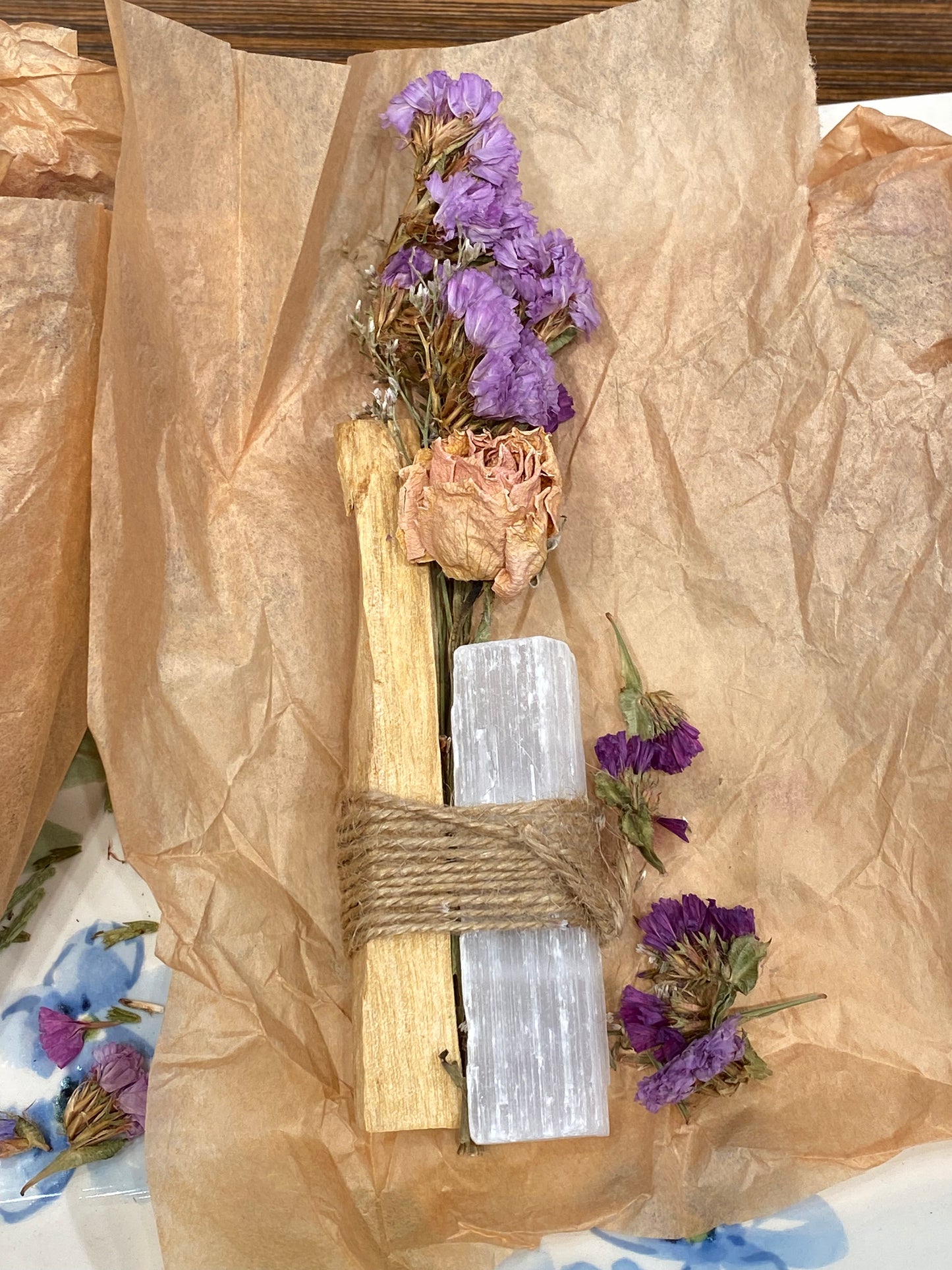 Palo Santo Flora Bundle with Selenite