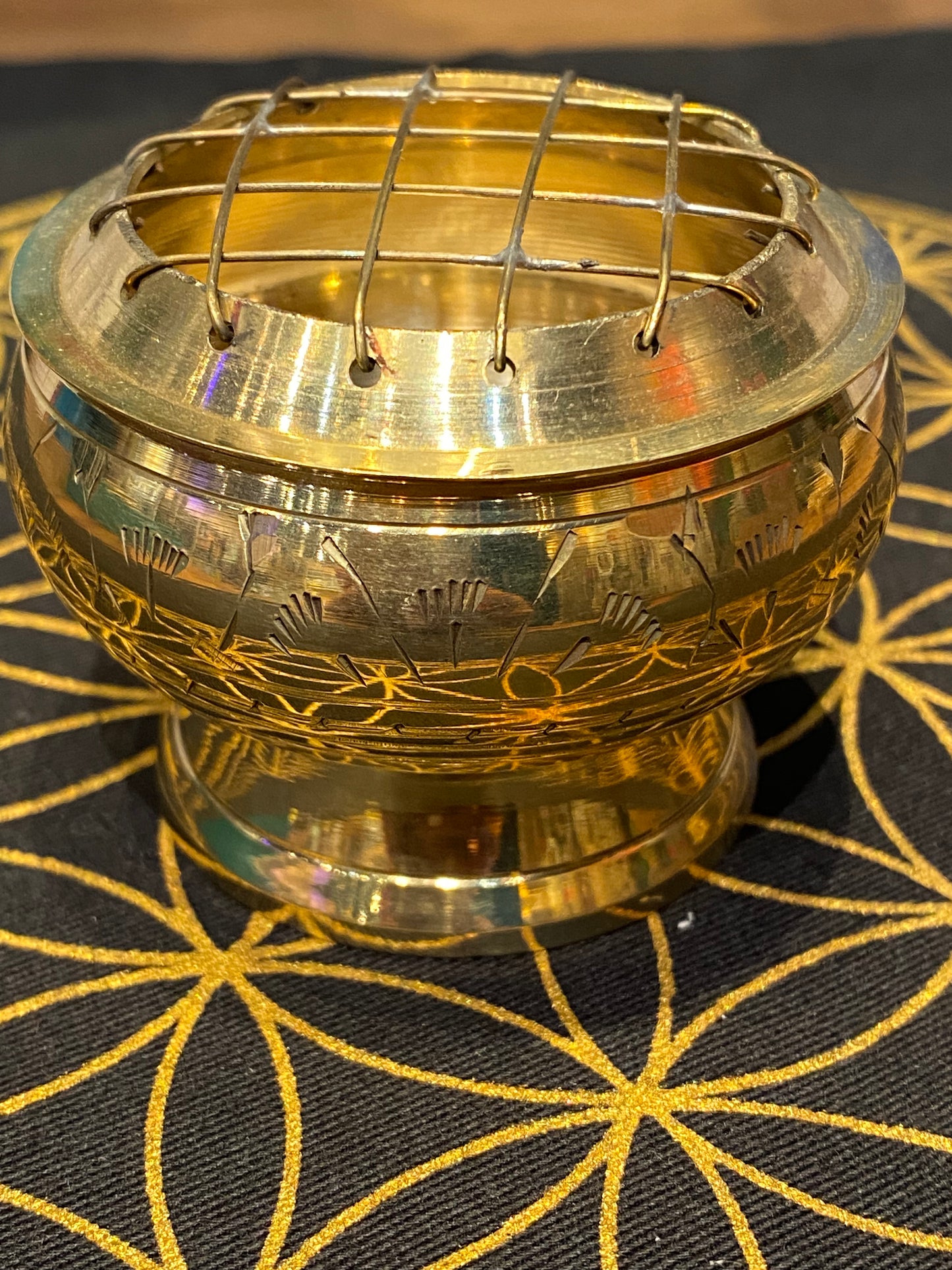 Brass Burner Flower Engraved Large w/ Grid - Gold (Each)