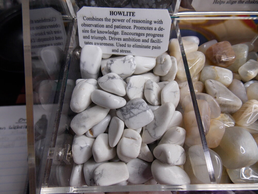 Howlite 1pc (dime size)