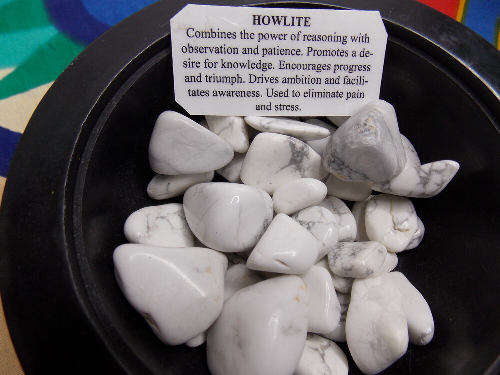 Howlite 1pc (dime size)