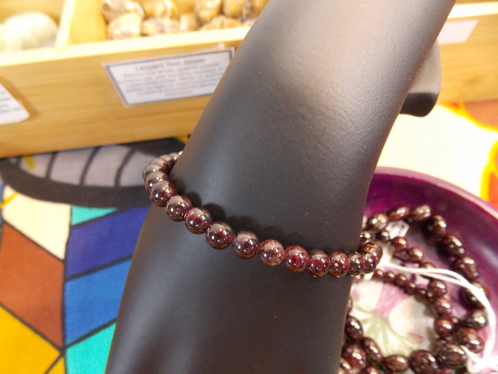 Red Garnet Polished Bracelet (5-7mm)