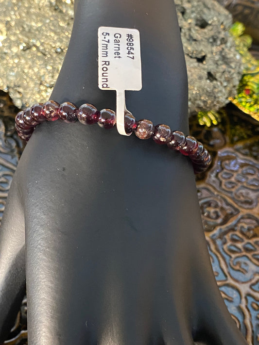 Garnet Small Beaded String Bracelet