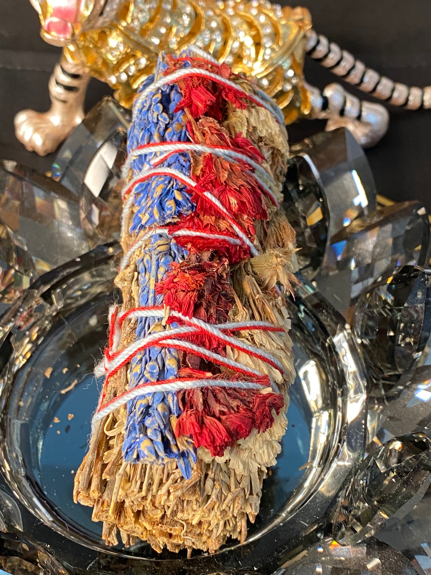 Shasta/ Blue Sage Smudge with red sinuata + White Sinuata & Sudan Blue 4"